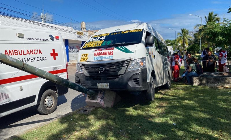 Accidente vehicular deja cinco lesionados en la avenida Cobá