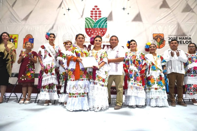 Ayuntamiento que preside Erik Borges Yam reconoce talento Morelense de jarana.