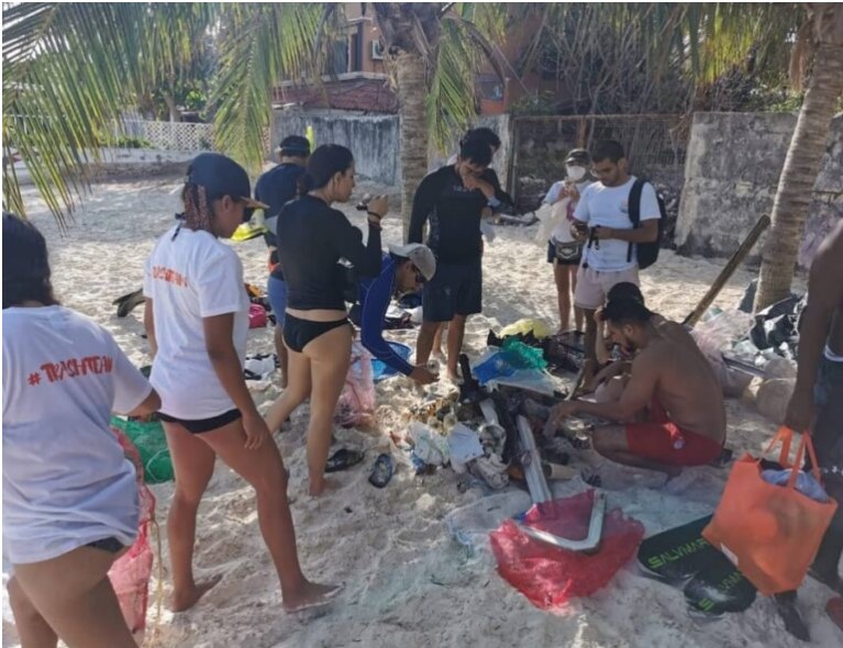 Bañistas dejaron playas llenas de basura en Cancún, denuncian ambientalistas