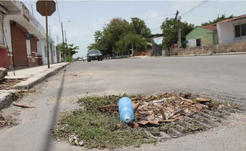 Basura que arroja la población afecta drenaje de Chetumal