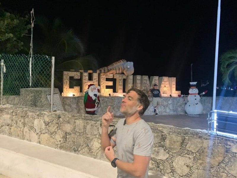 CARLOS ACOSTA CRUZÓ NADANDO DE BACALAR A CHETUMAL