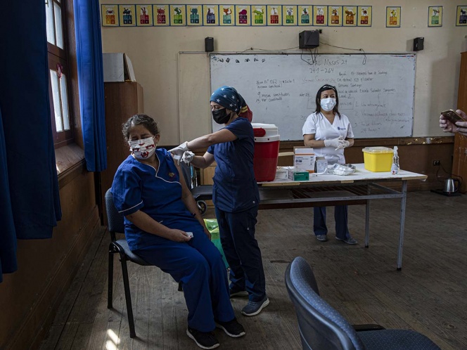 Chile vacuna contra covid a dos millones en sólo 9 días