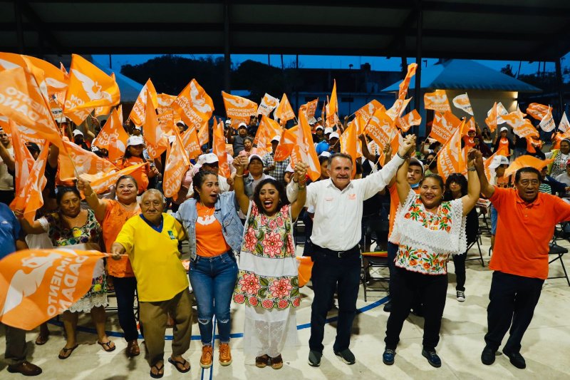 COZUMEL APOYA AL DR. PECH; SUS HABITANTES RECONOCEN ACCIONES A FAVOR DE LA ISLA