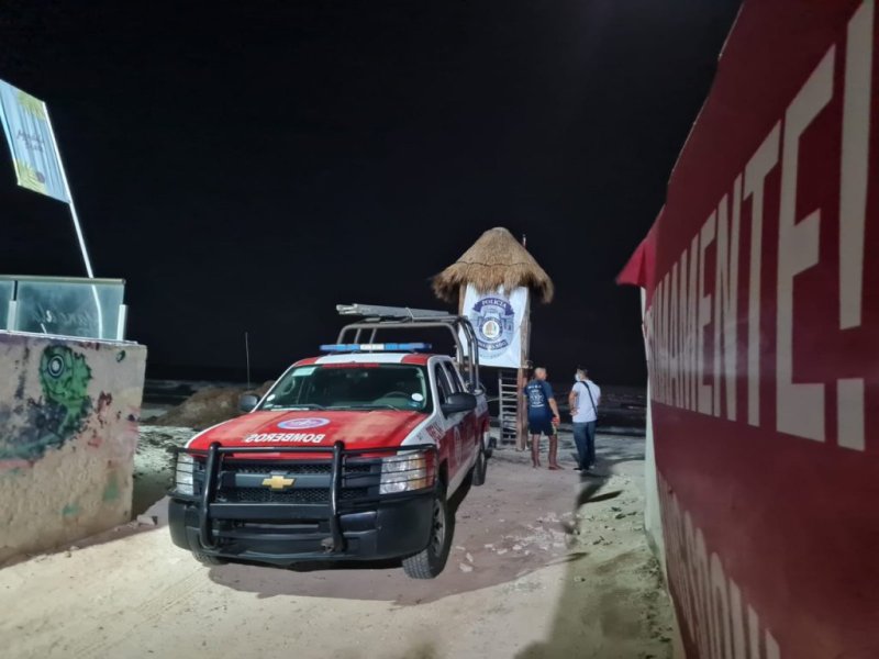 Desaparece adolescente entre las olas en playa Gaviota Azul
