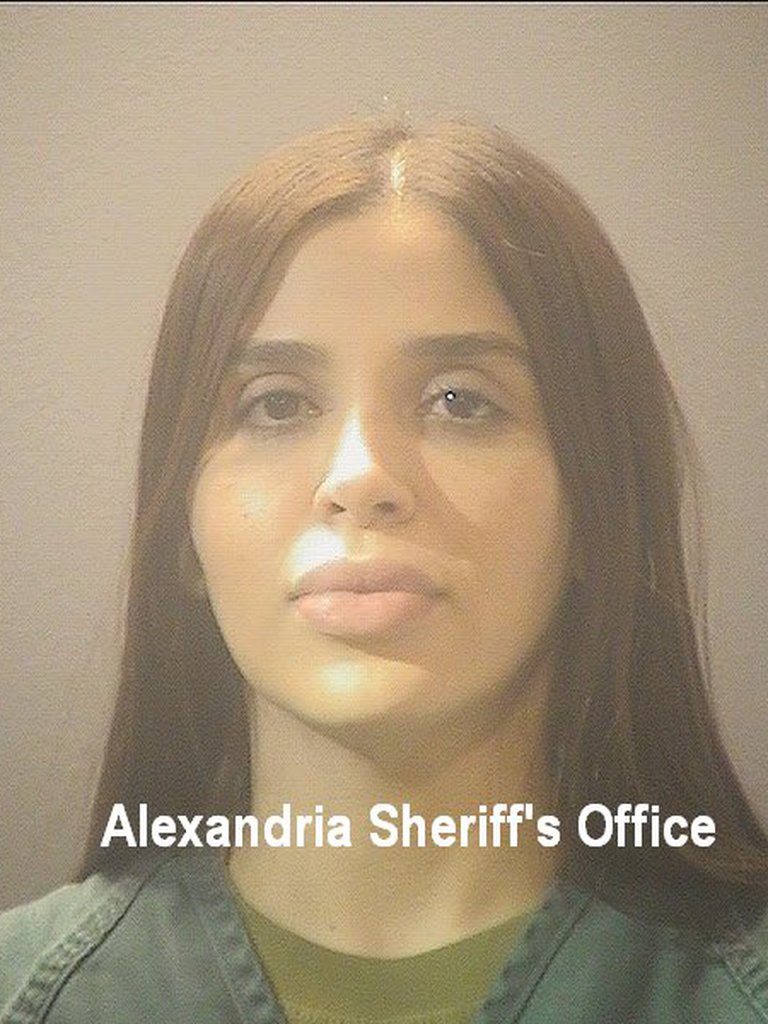 Difundieron la primera foto de Emma Coronel arrestada en EEUU