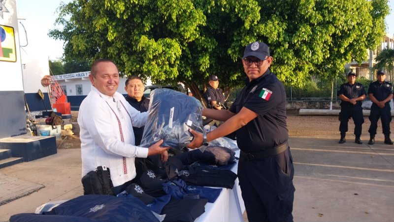 Dignifica Nivardo Mena labor policial.