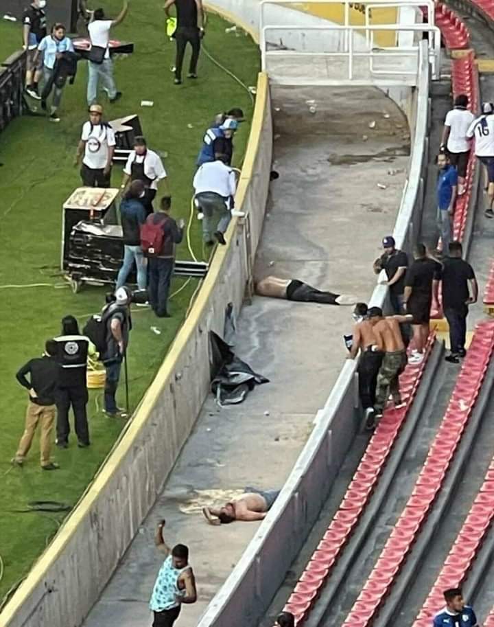 VIDEO | El estadio Corregidora se baña en sangre, al igual que el futbol de México.