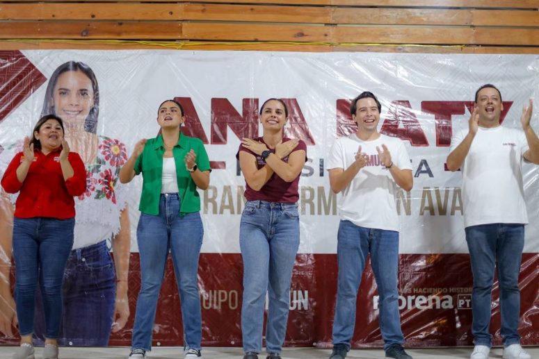 FIRMA ANA PATY PERALTA ACUERDO POR LA JUSTICIA SOCIAL DE COLONIAS NO MUNICIPALIZADAS