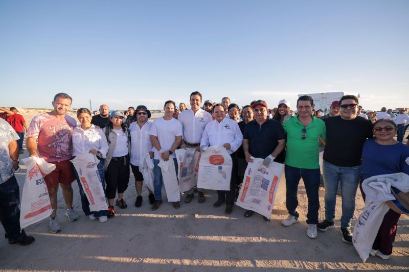 Gobernador Joaquín Díaz Mena encabeza limpieza de playas de Yucatán