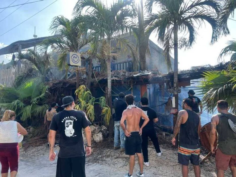 Incendio en Holbox, sin pérdidas humanas que lamentar.