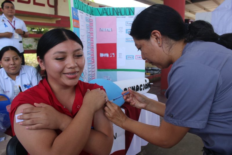Invita SESA a la población a vacunarse contra influenza y Covid-19