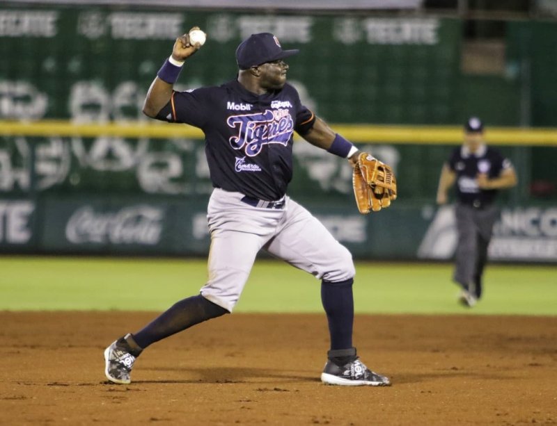 Joya de Terance Marin en la loma y Tigres blanquea a Leones