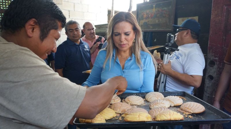 “Lili Campos renueva viviendas en comunidades de Solidaridad*