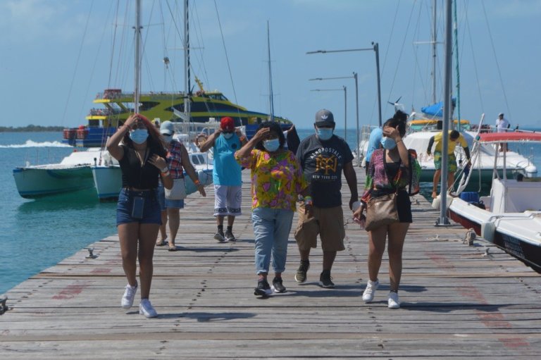 Llaman a visitantes a mantener protocolos sanitarios en Isla Mujeres