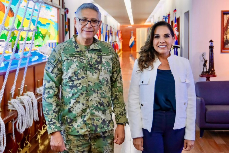 Mara Lezama se reúne con el almirante Raymundo Morales
