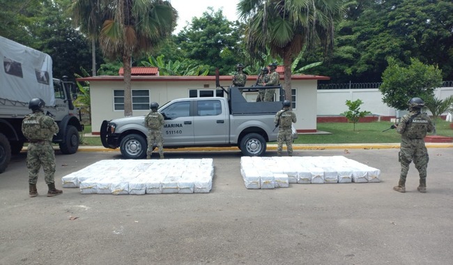 Marina asegura aproximadamente 1,800 kilogramos de presunta droga, en el municipio de Bacalar