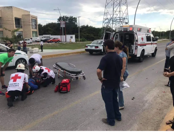 Motociclista es terriblemente arrollado en Cancún