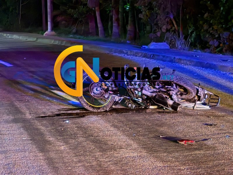 Motociclista fallece de manera instantánea al estrellarse contra un poste de alumbrado