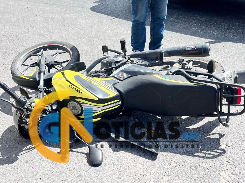 Motociclista repartidor es atropellado por van en la avenida Chac Mool