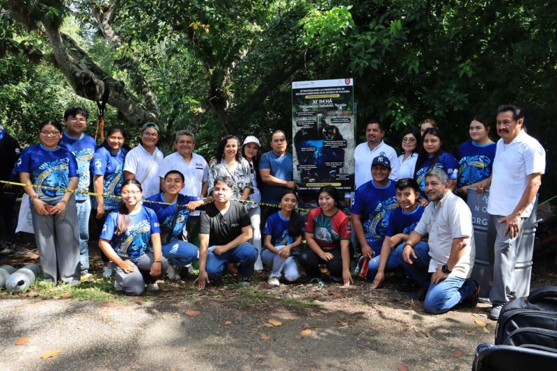 Niñas, niños y jóvenes participan en jornada ecológica en el cenote Xi’ Im Há