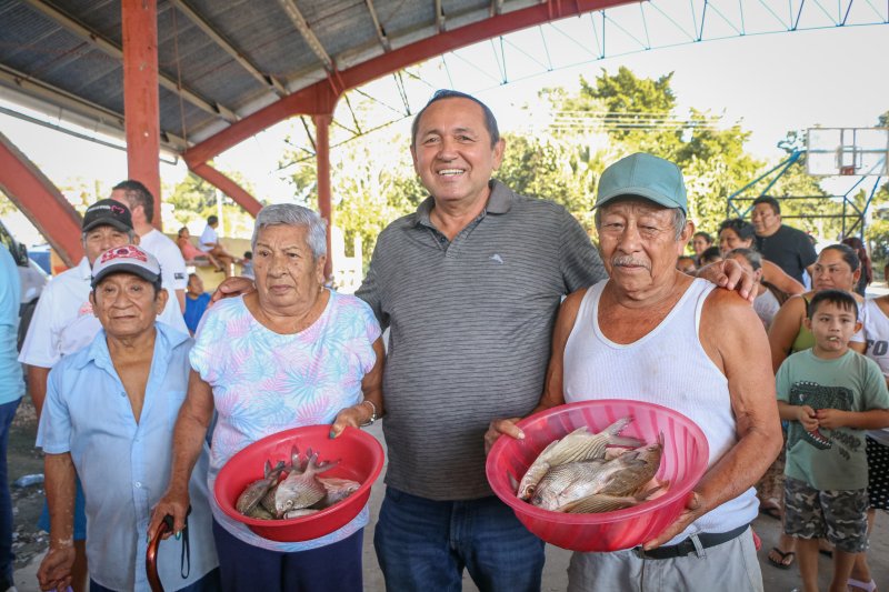 Nivardo Mena da banderazo de inició del programa de alimentación “del mar a tu mesa”