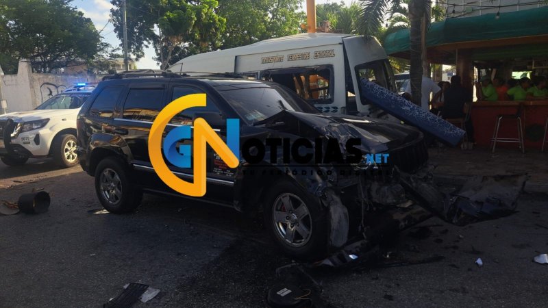 Alrededor de 8 lesionados y cuantiosos daños materiales fue el saldo de un aparatoso accidente ocurrido en la región 91