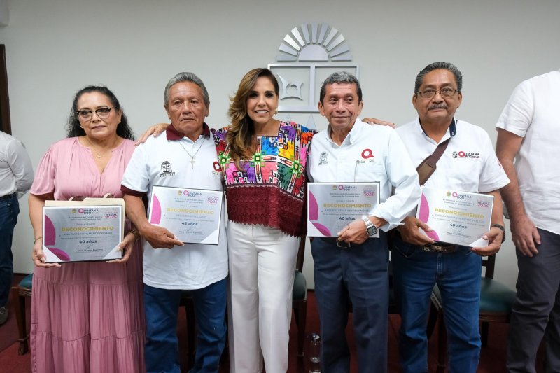 Reconoce Mara Lezama la trayectoria de 20, 25, 30, 35, 40 y 45 años de servidoras y servidores públicos