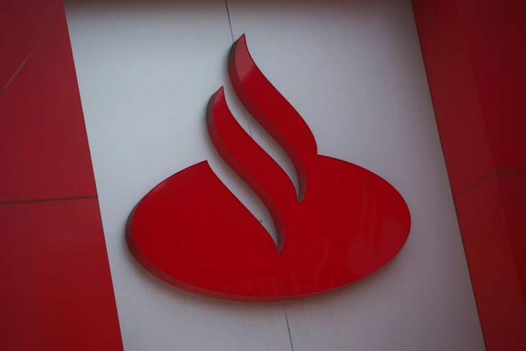 Cofece multó a siete importantes bancos por coludirse para manipular el mercado secundario de deuda