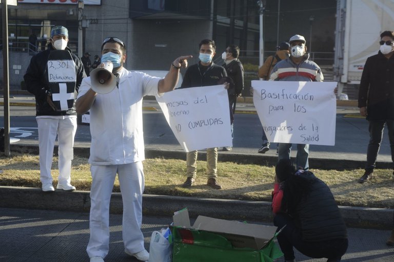 La primera manifestación de personal médico del 2021: exigen insumos para combatir al COVID-19 en el Hospital La Raza