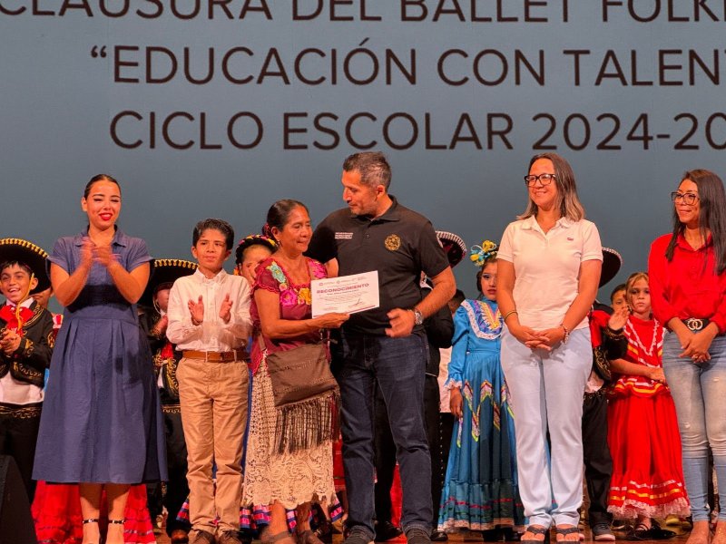 Gobierno de Estefanía Mercado clausura, con festival folclórico, el programa “Educación con Talento” en Playa del Carmen