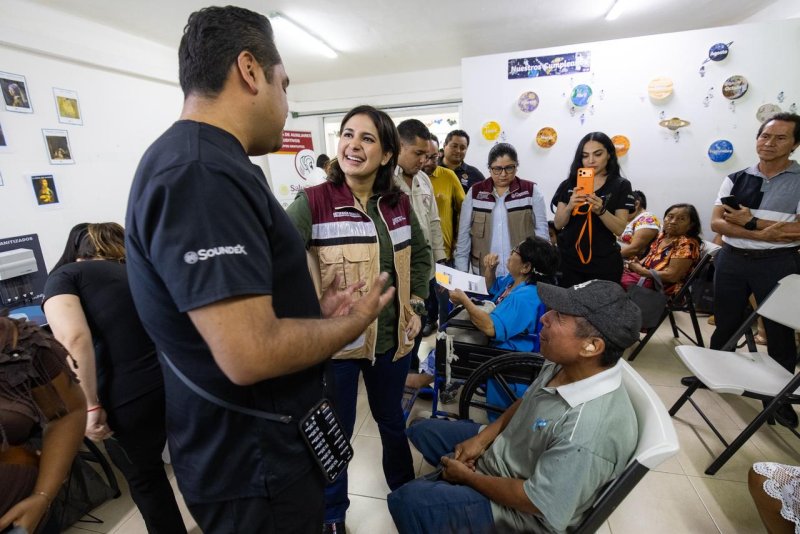 Estefanía Mercado impulsa un Playa del Carmen más incluyente, con la entrega de auxiliares auditivos