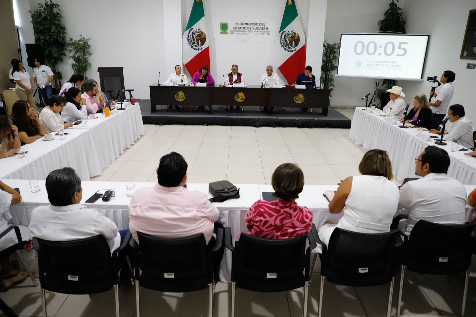 AGRUPACIONES SINDICALES DE YUCATÁN RESPALDAN LA REFORMA AL ISSTEY IMPULSADA POR EL GOBERNADOR JOAQUÍN DÍAZ MENA