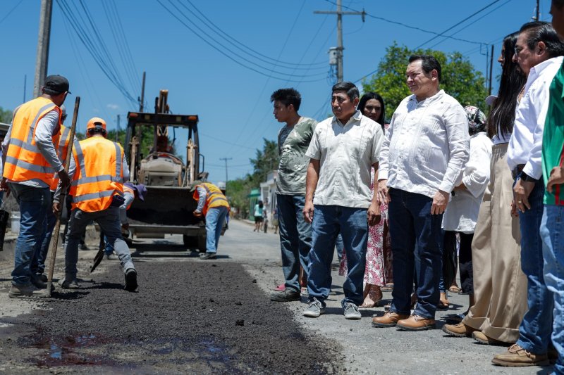 Supervisa el Gobernador Joaquín Díaz Mena, avance de obras de conservación en las vías Izamal-Cacalchén y Citilcum-Hoctún