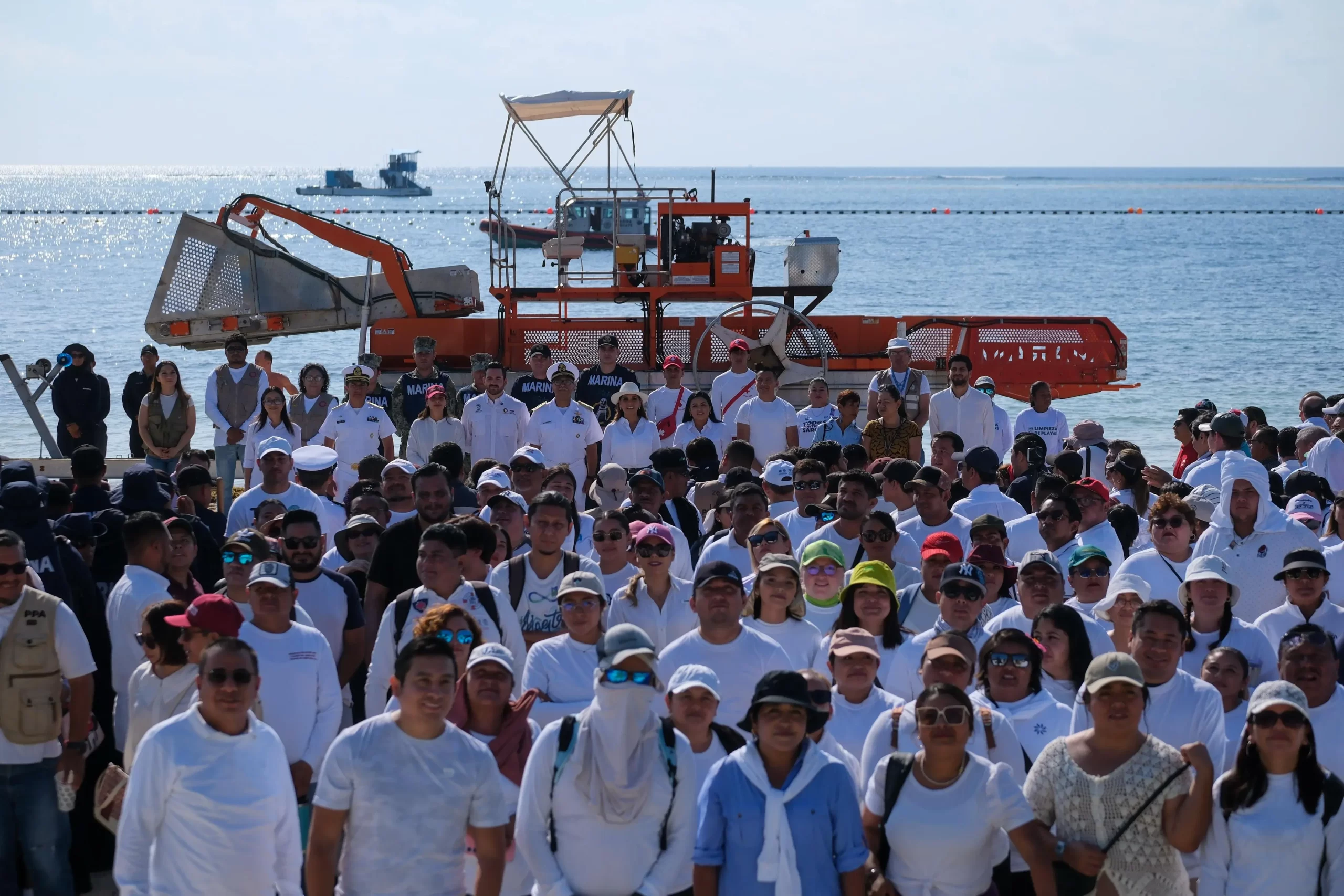 En Puerto Morelos, Mara Lezama marca el inicio de la temporada de sargazo, con acciones contundentes para mantener playas limpias