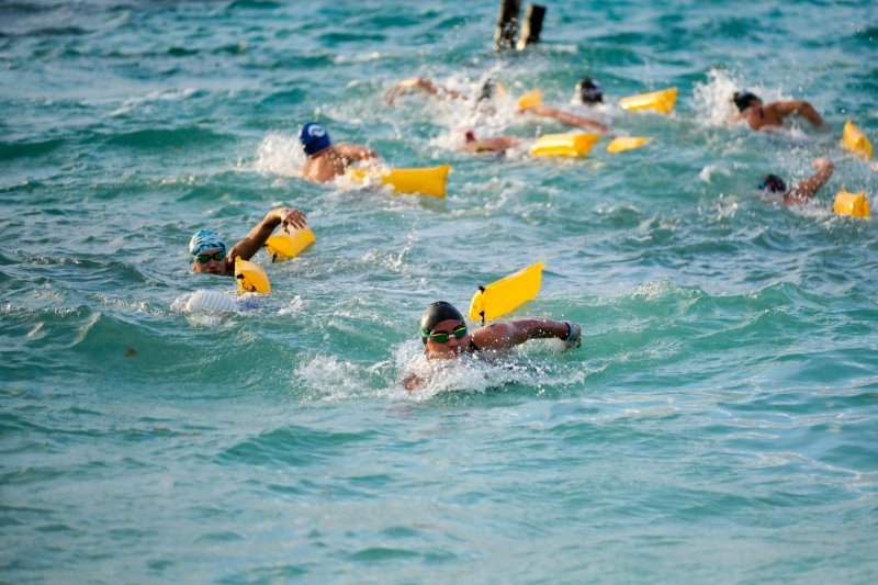 Da banderazo de salida Mara Lezama a 624 competidores del Campeonato Nacional de Aguas Abiertas desde Puerto Morelos