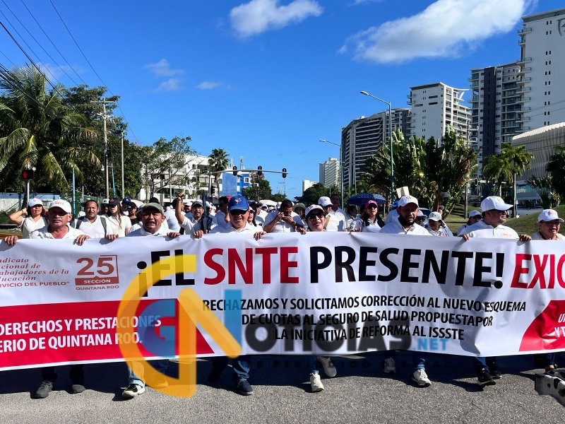 Marcha de más de 3,000 trabajadores de la educación en Cancún causa cierre parcial en avenida Bonampak