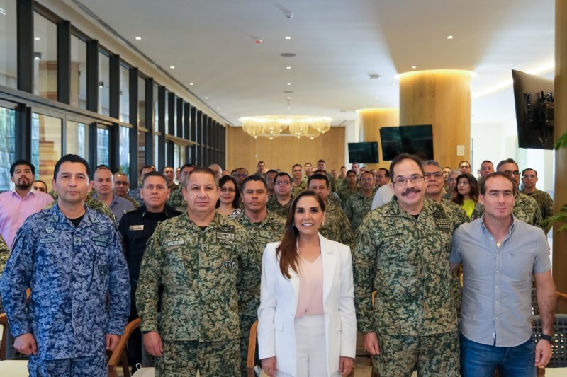 Imparte Mara Lezama Conferencia de la estrategia de Construcción de Paz a Generales y Coroneles de la Maestría en Seguridad Nacional