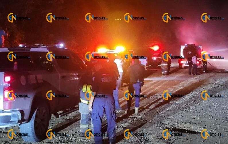 Fuerte incendio causado por un corto circuito deja considerables perdidas a empresarios del Restaurante de mariscos el “Ballenitas”