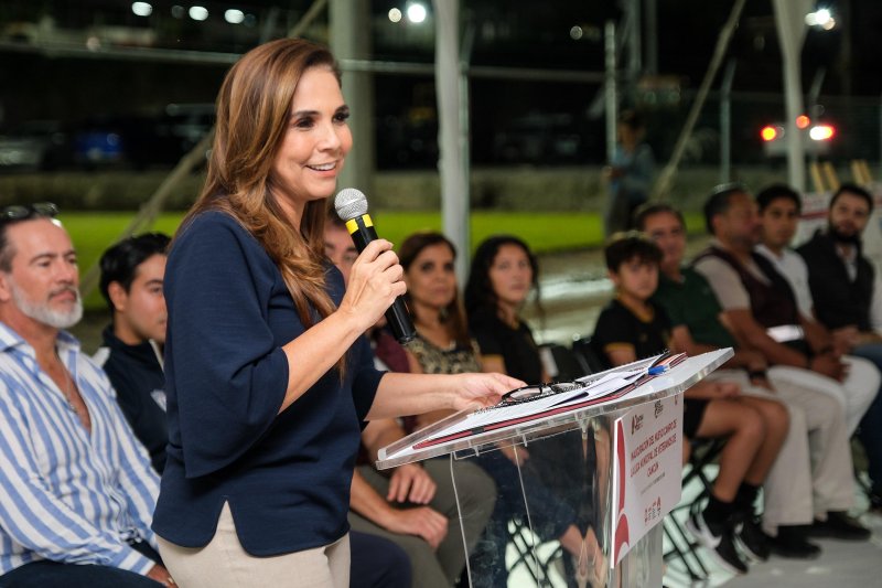 Inaugura Mara Lezama nuevas canchas de fútbol de la Liga Municipal de Veteranos de Cancún con camino de acceso