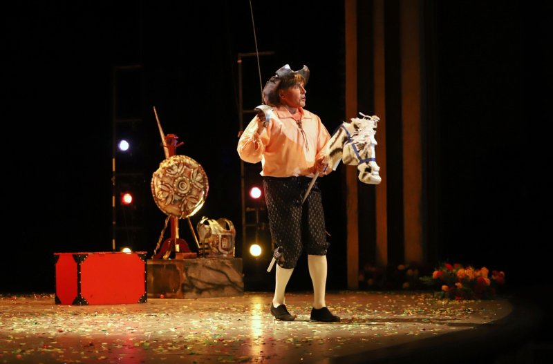 Niñas y niños de Yucatán disfrutan con Mario Iván Martínez y la obra “¿Qué me cuentas, Don Quijote?”
