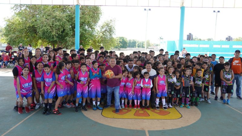 EL DEPORTE ES PRIORIDAD DE ERIK BORGES YAM, EL PRÓXIMO JUEVES INAUGURA TORNEO LOCAL DE BÁSQUETBOL CON 9 EQUIPOS