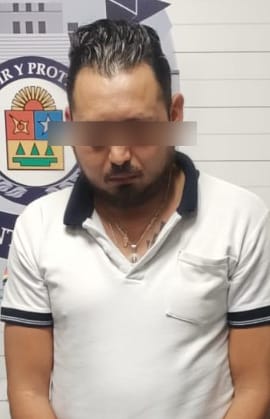 POLICÍA QUINTANA ROO DETIENE A MASCULINO POR PORTACIÓN DE ARMA DE FUEGO Y DELITOS CONTRA LA SALUD.