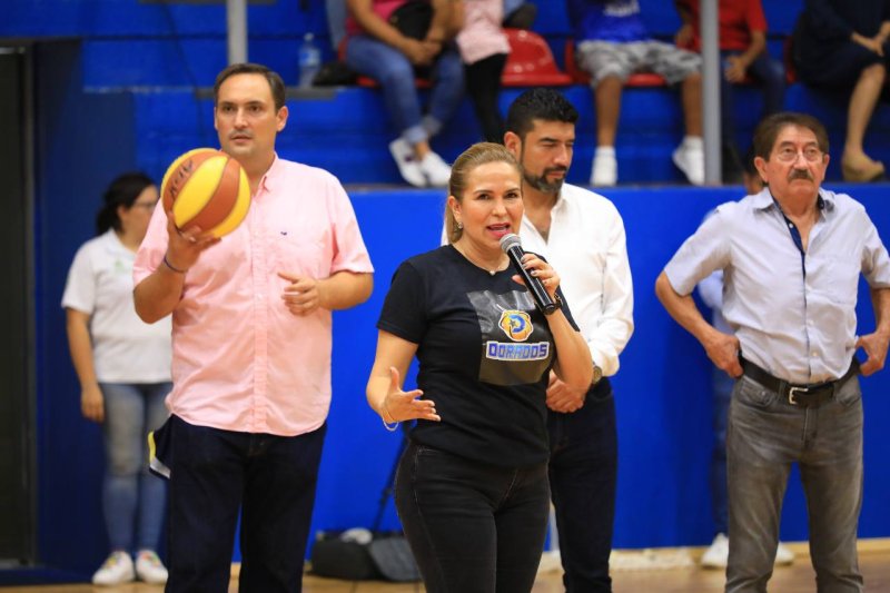 Reinaugura Lili Campos el Poliforum con su remodelada duela en la Unidad Deportiva Playa del Carmen
