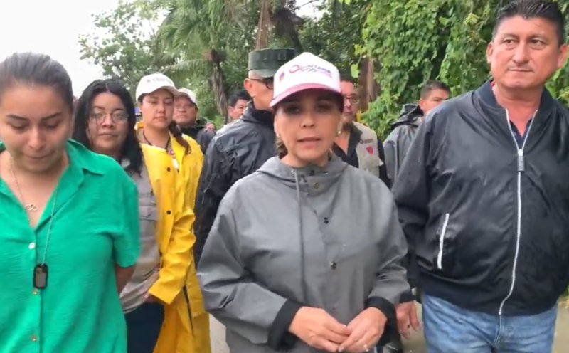 Mara Lezama recorre zonas de riesgo en #Bacalar para prevenir las posibles afectaciones del huracán “Lisa”
