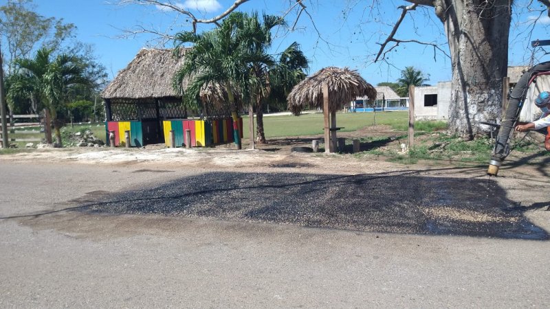 OBRAS PÚBLICAS REHABILITA CALLES CON BACHEO Y REPARA CAMINOS EN EL MUNICIPIO.