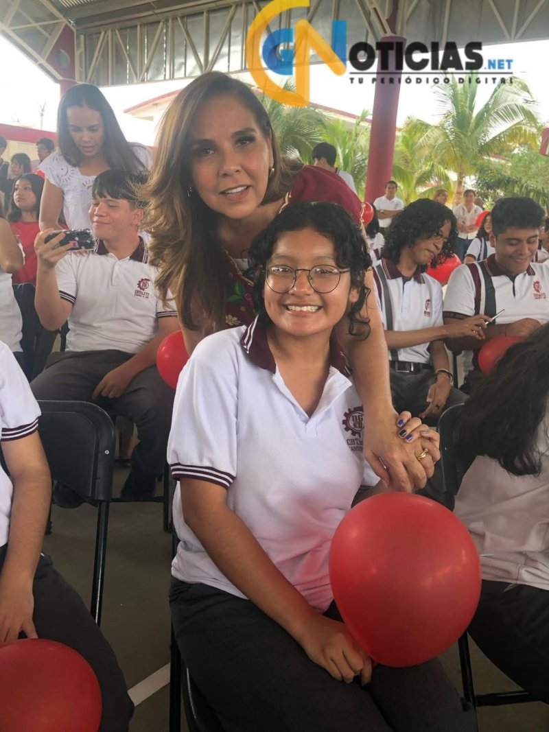 Pamela Desire Ramos, orgullo académico en la inauguración del domo del CBTIS 272