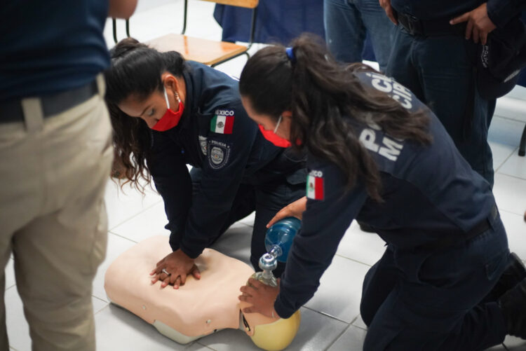 Policías de Cozumel se capacitan en primeros auxilios