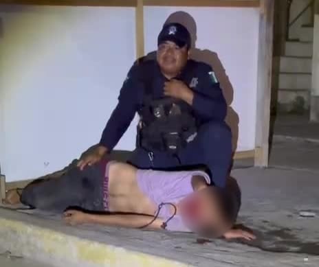 Presunto ladrón es violentado por vecinos de la 259 y llega la policía a salvarlo