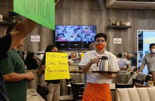 Protestan empleados de “La casa de los abuelos” en Playa del Carmen