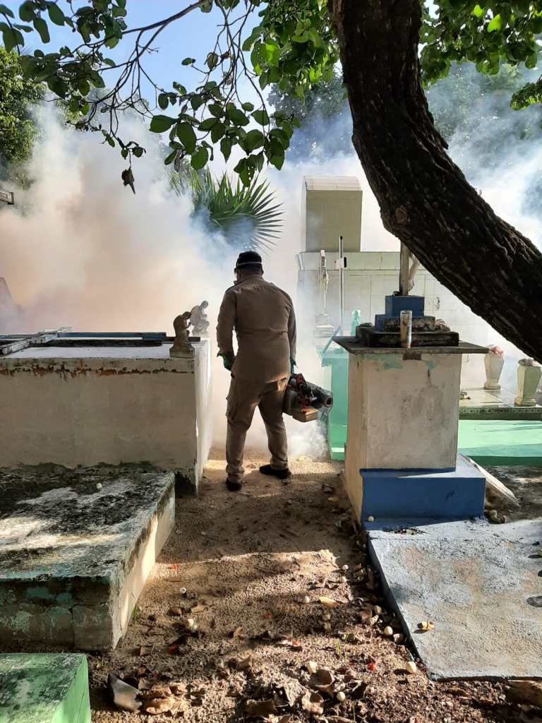 Realizan fumigación en cementerios de Isla Mujeres